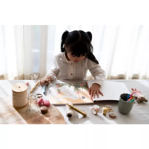 Little Dutch varázsfüzet színesceruzával Rosa és barátai