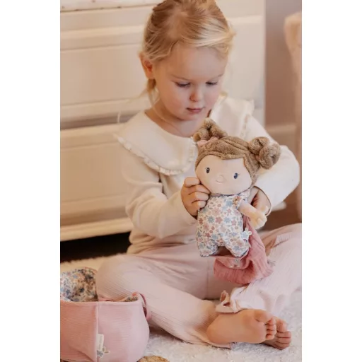 Little Dutch baby Rosa mózeskosárban 