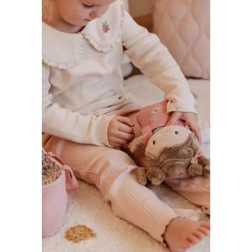 Little Dutch baby Rosa mózeskosárban 