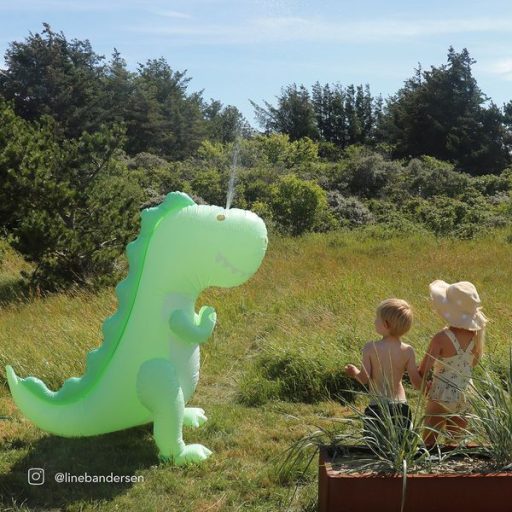 Sunnylife felfújható óriás spriccelő játék - Surfing Dino  