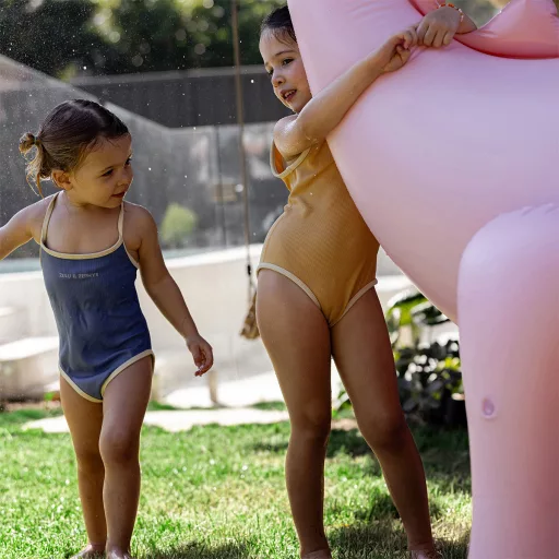 Sunnylife felfújható spriccelő játék - Dino Into the Wild Pink