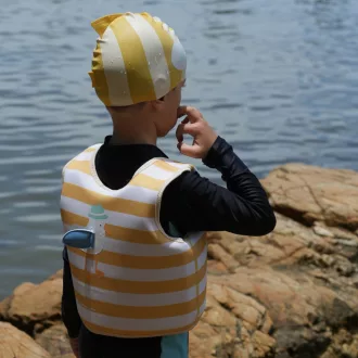 Sunnylife gyerek úszósapka - Finn the Fish Mustard Stripe 