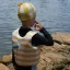 Sunnylife gyerek úszósapka - Finn the Fish Mustard Stripe 