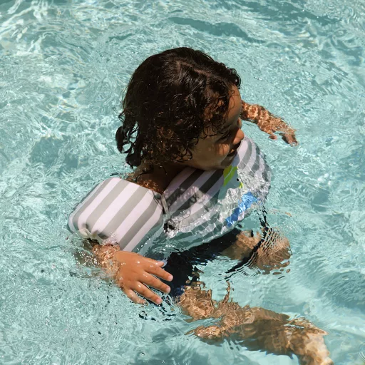 Sunnylife úszómellény karúszóval 3-6 év Eli the Elephant Green Stripe 