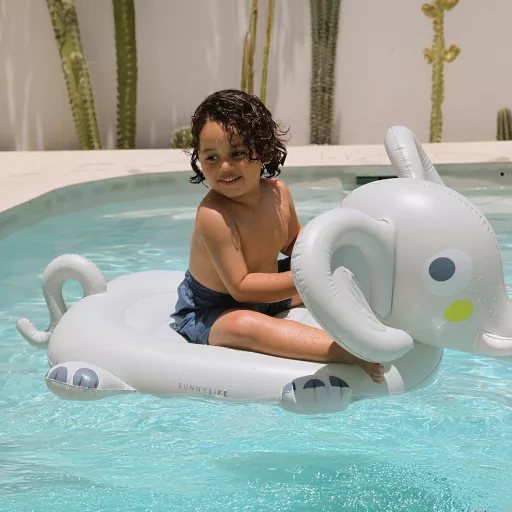 Sunnylife Ride-On matrac - Eli the Elephant Grey CSOMAGOLÁSSÉRÜLT
